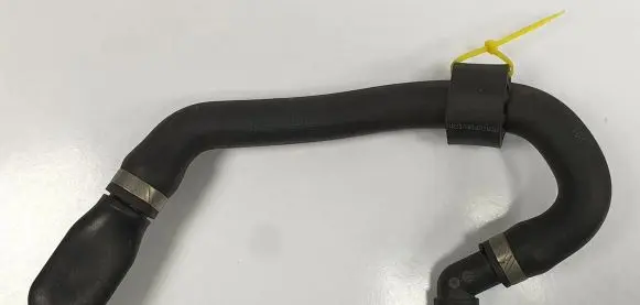 Mercedes-Benz CLS C218 AMG Engine coolant pipe/hose A2128303396