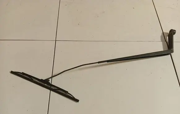 Fiat Sedici Front wiper blade arm