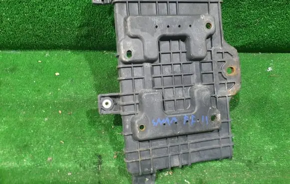 Hyundai Santa Fe Battery box tray 371502P100
