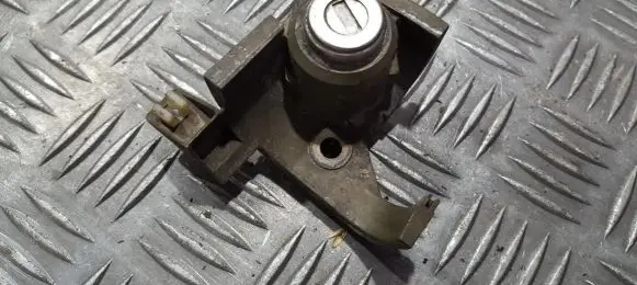 Peugeot 406 Front door lock (next to the handle) 14644d