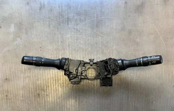 Subaru Outback (BT) Wiper turn signal indicator stalk/switch 17F4653 17F066