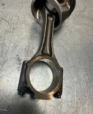 Volkswagen PASSAT B6 Piston with connecting rod 059ae