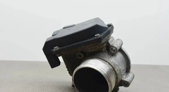 Audi Q3 8U Throttle valve 06F133062Q