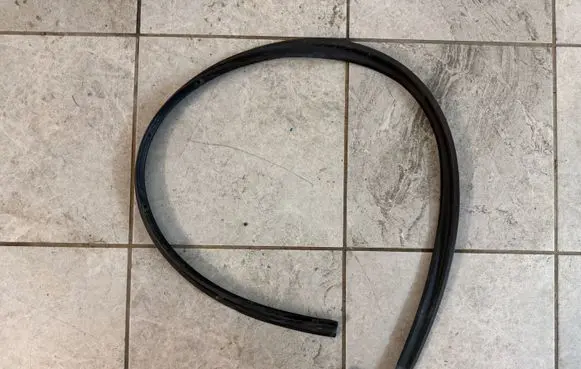 Volkswagen Amarok Rubber seal front door (on door) 