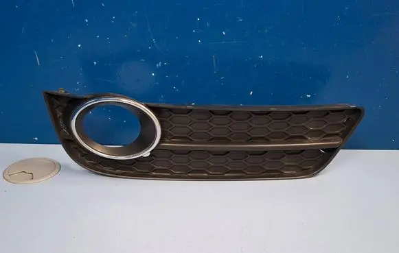 Audi A5 8T 8F Front fog light trim/grill 8T0807682