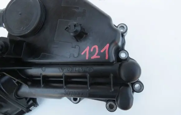 Volvo V60 Oil filter mounting bracket 30757730