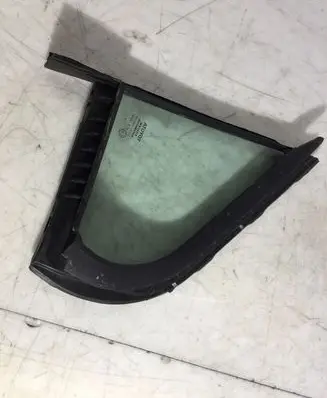 Toyota Yaris Front door vent window glass four-door 