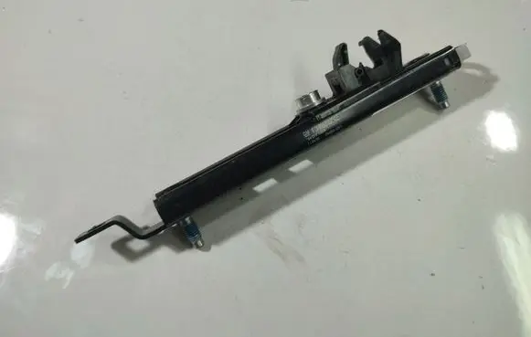 Opel Astra H Seat belt adjustment rail 13166032