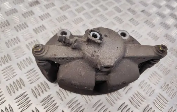 Volkswagen PASSAT B8 Front brake caliper 7783A