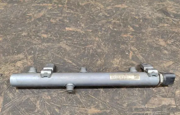 Chrysler 300 - 300C Fuel main line pipe A0061533328 A6420702695