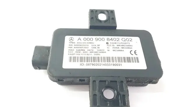 Mercedes-Benz E W212 Tire pressure control unit A0009008402