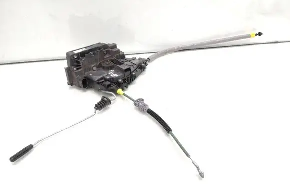 Mercedes-Benz C W205 Front door lock A0997202300 C03015101