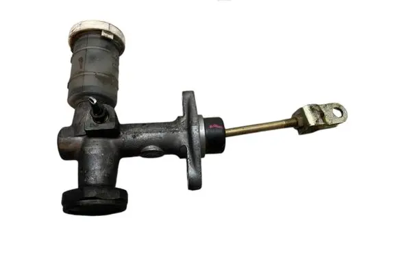 Mitsubishi L200 Clutch master cylinder 