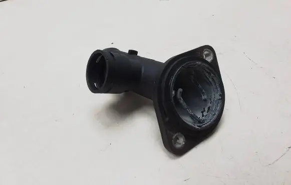 Volkswagen Touran I Engine coolant pipe/hose 03G121121D