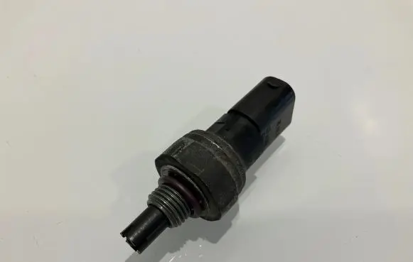 Mercedes-Benz CLS C219 Air conditioning (A/C) pressure sensor A2038300372 A203 05630