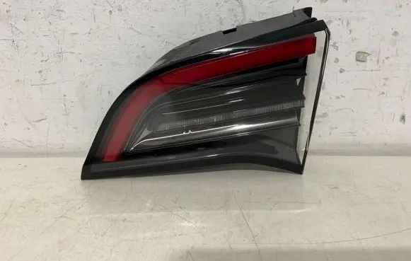 Tailgate rear/tail lights