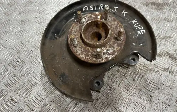 Rear wheel hub