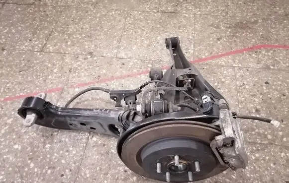 Rear wheel hub spindle/knuckle