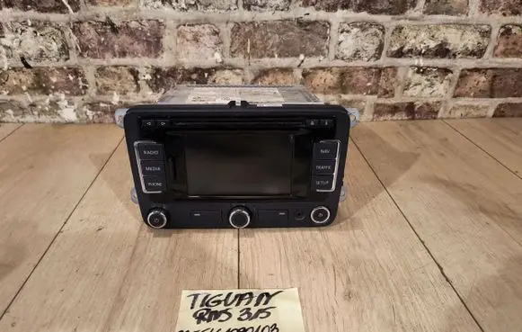 Seat Toledo IV (NH) Radio/CD/DVD/GPS head unit