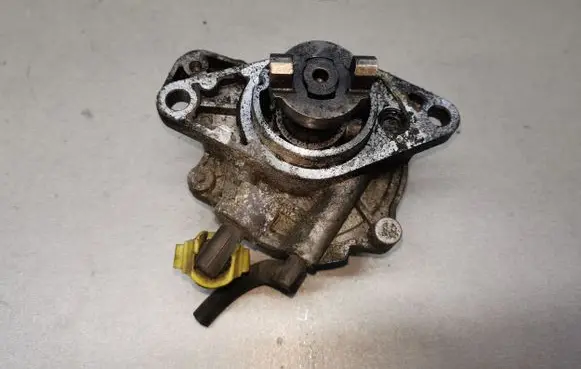 Opel Combo C Vacuum pump 55193232