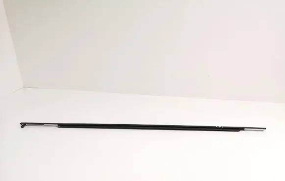 Toyota Verso Front door glass trim molding
