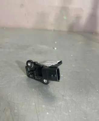 Renault Captur II Mass air flow meter 226802715R H8201680522
