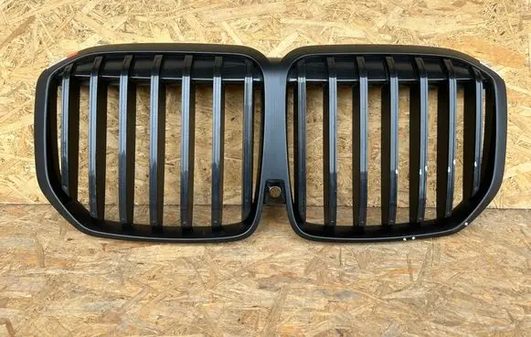 BMW X7 G07 Front bumper upper radiator grill C04401