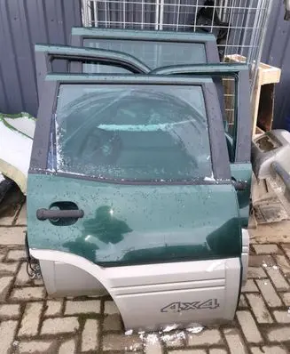 Nissan Terrano Rear door