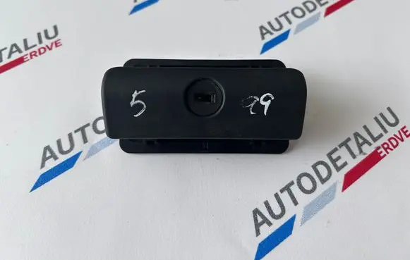 BMW 5 E39 Glove box handle 8163017 8163018