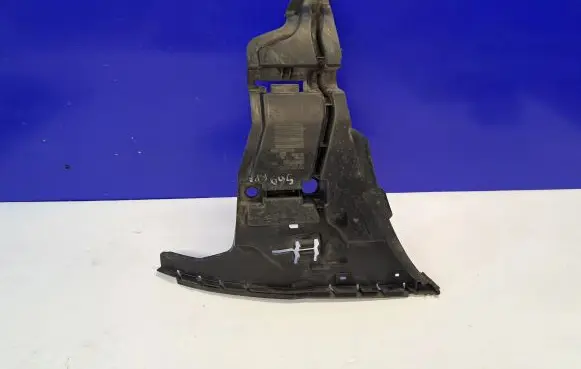 Volvo S60 Front bumper mounting bracket 08693182