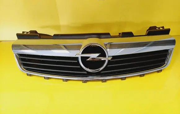 Opel Zafira B Front grill 13157590