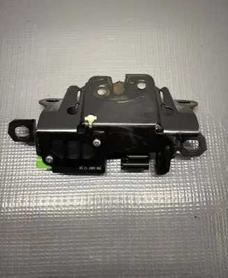 Volvo C30 Tailgate/trunk/boot lock/catch/latch 30784739