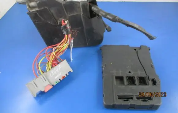 Renault Megane II Fuse box set 8200780018A
