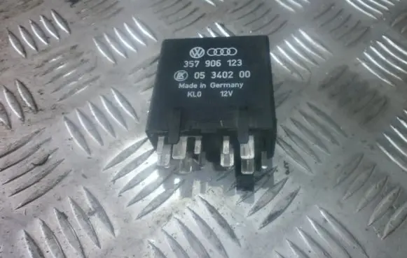 Volkswagen Golf III Other relay 357906123 05340200