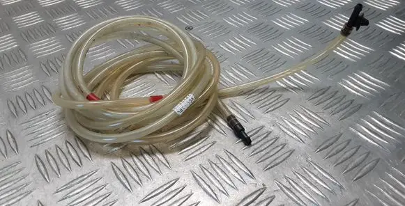 Toyota Land Cruiser (J120) Rear window washer fluid hose 