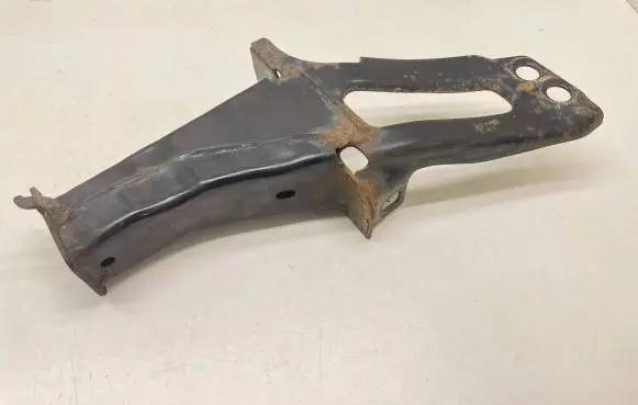 Volvo XC60 Front bumper mounting bracket 1301154