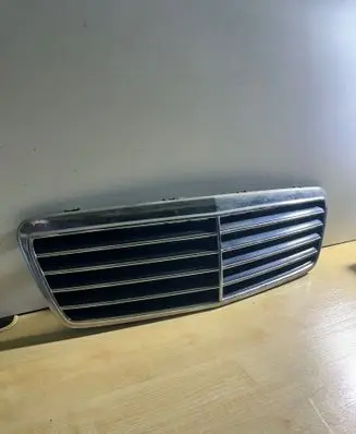 Mercedes-Benz CLK A208 C208 Front grill 2088800085