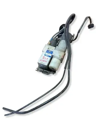BMW 5 E60 E61 Tailgate hydraulic pump motor 7111867 004523