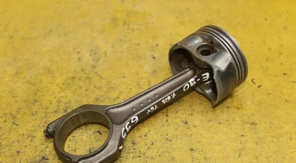 BMW 3 E90 E91 Piston with connecting rod