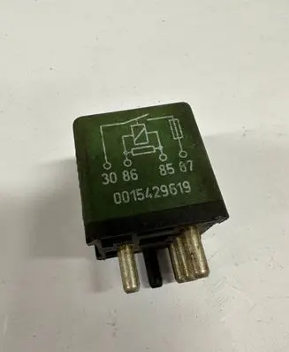 Mercedes-Benz E W124 Other relay 0015429619