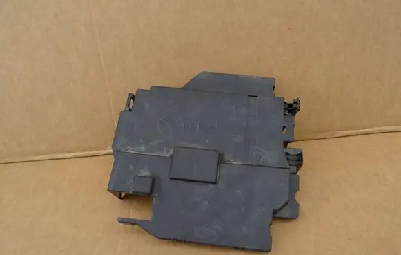 Volvo XC40 Fuse box cover 32265899 8889877815