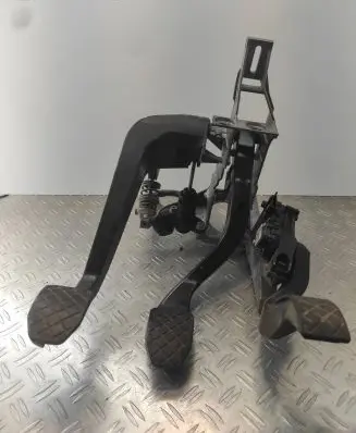 Audi A4 S4 B6 8E 8H Pedal assembly 