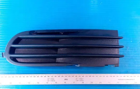 Volvo V50 Front bumper lower grill 30657009