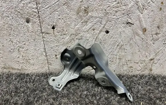 BMW 2 F44 Fender mounting bracket 7450387 745038706