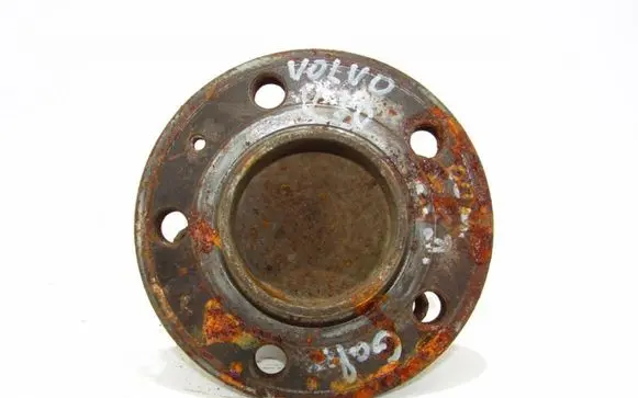 Rear wheel hub