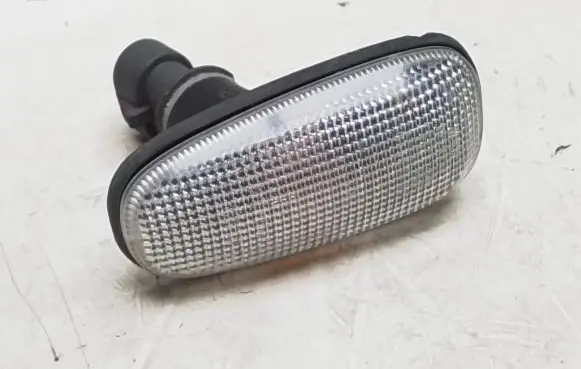 Front fender indicator light