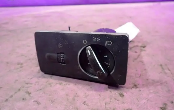Skoda Fabia Mk1 (6Y) Light switch