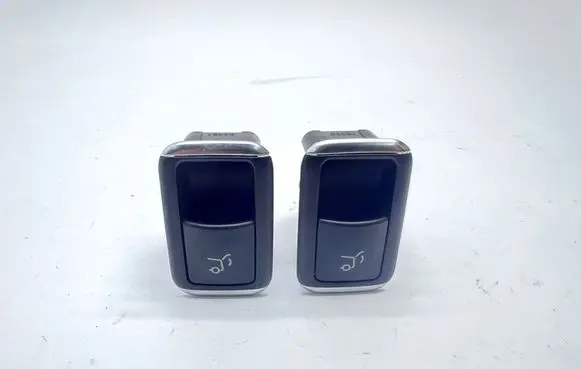 Mercedes-Benz ML W166 Tailgate opening switch 10076442 A1668707610 10022012