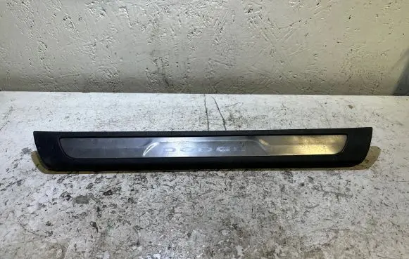 Dodge Durango Side skirt front trim 1NC80TRMAB C80TRMA 66592
