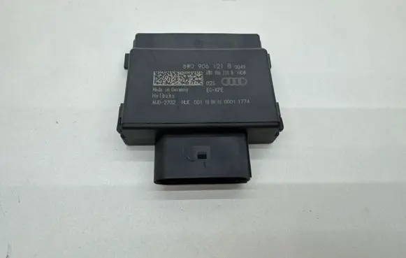 Audi A5 Fuel injection pump control unit/module 8W0906121B